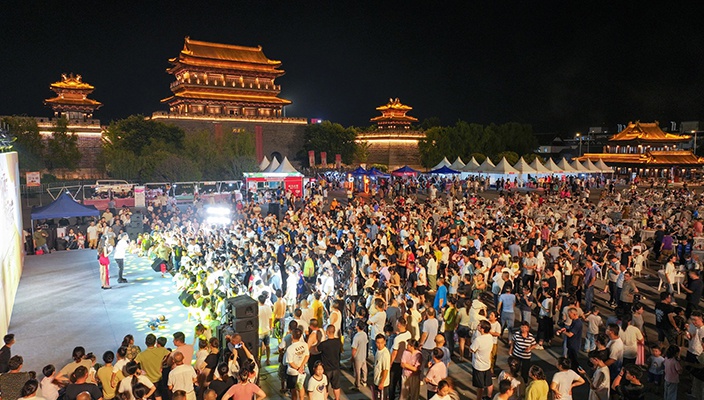 “夜經濟”點燃煙火氣，市民樂享“文旅盛宴”